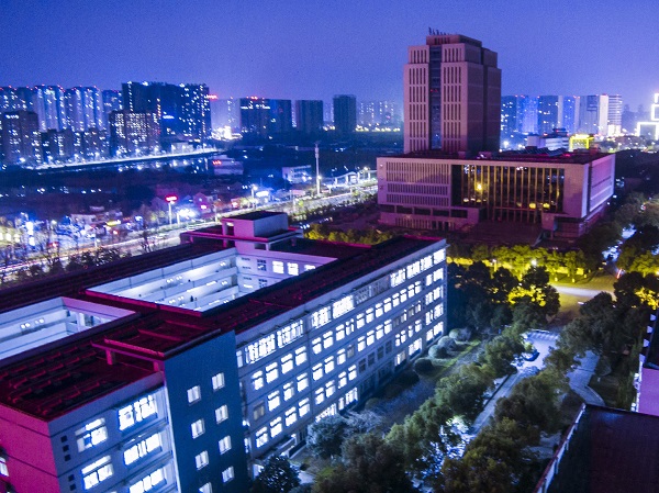 智慧校园夜景.jpg