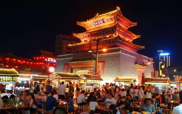 我国夜经济规模有望达30万亿.jpg 我国夜经济规模有望达30万亿.jpg